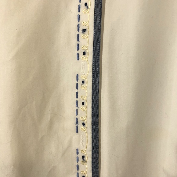 WHITE BLOUSE w/ Embroidered Collar and Front. Boho. Size XL - Picture 3 of 7